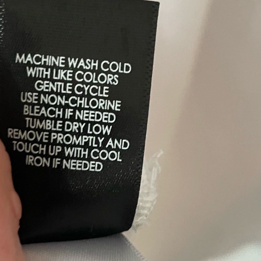 Torrid 4 (SZ 26 W) Flowy Breezy Crisp White W/Pockets Covered Buttons Blouse - Picture 3 of 9